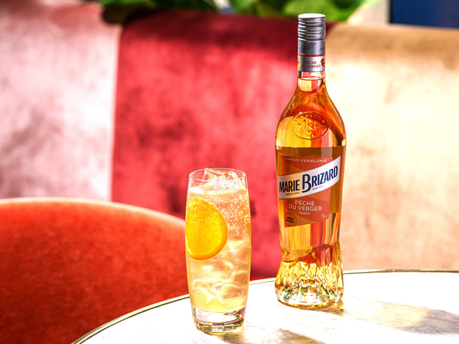 Marie Brizard bottle plus serve