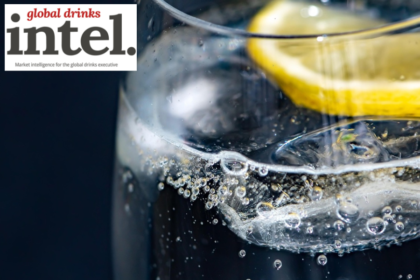 Serve of clear, carbonated drink with lemon garnish