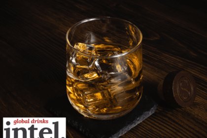 A glass of whisky/whiskey over ice