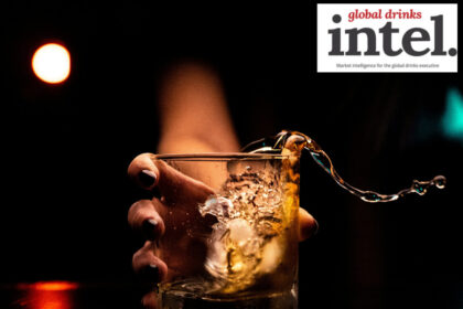 A glass of whisky/whiskey with ice