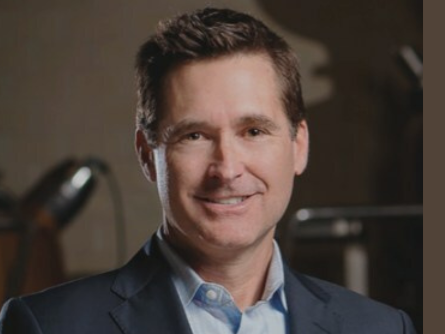 Headshot of Dennis Carr