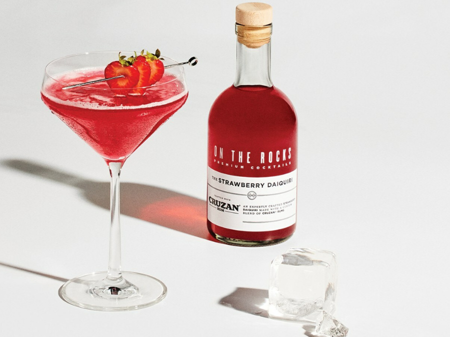Bottle of On The Rocks Strawberry Daiquiri with a drinks serve