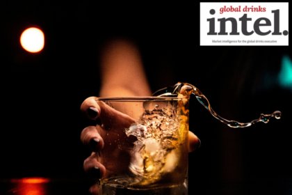 A glass of whisky/whiskey with ice