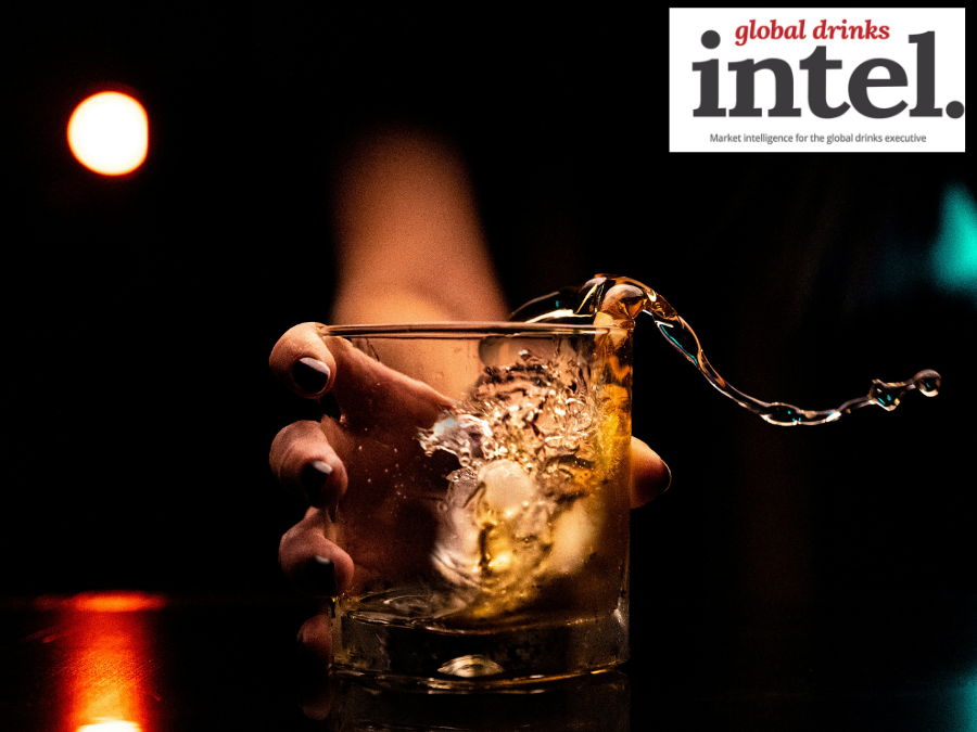 A glass of whisky/whiskey with ice