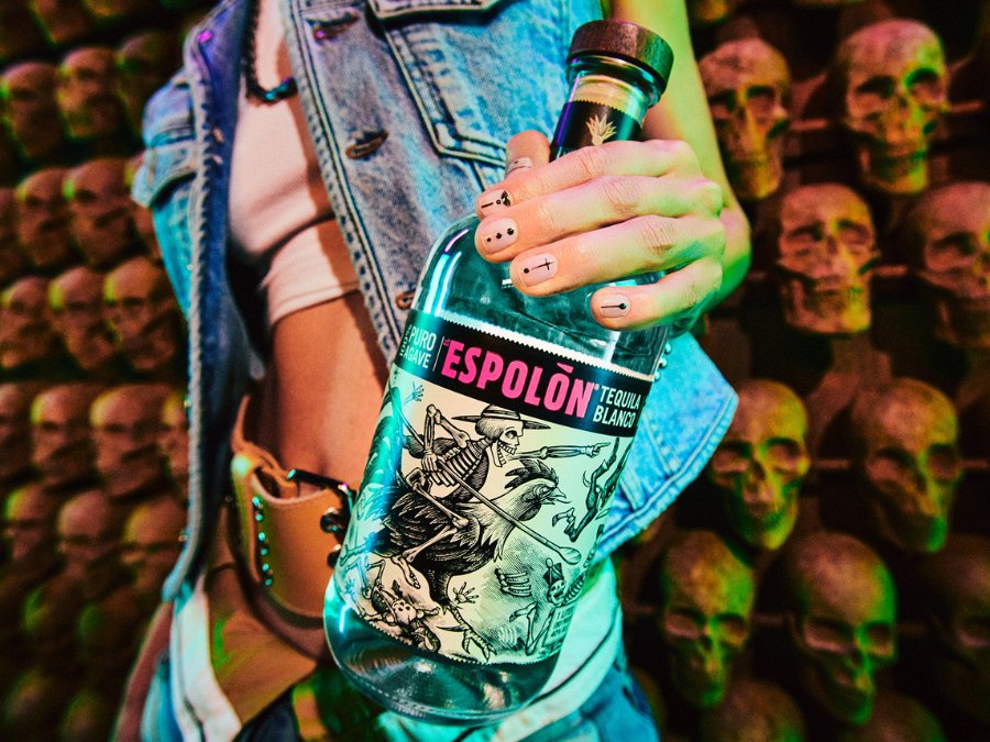 Bottle of Espolòn Tequila Blanco
