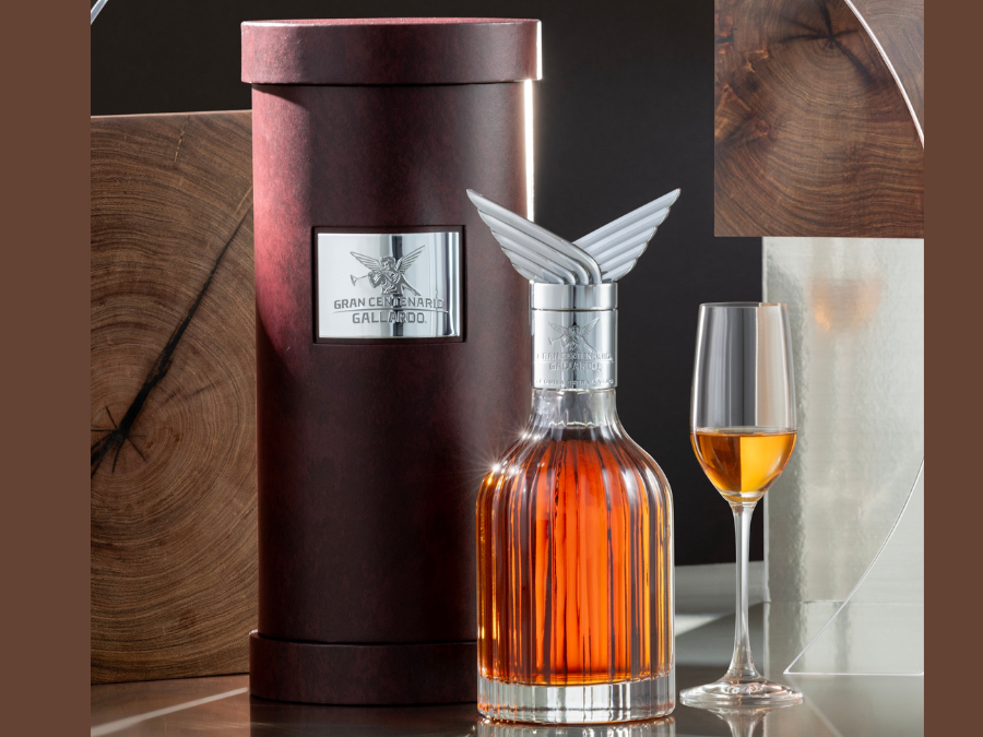 Bottle of and box for Gran Centenario Gallardo