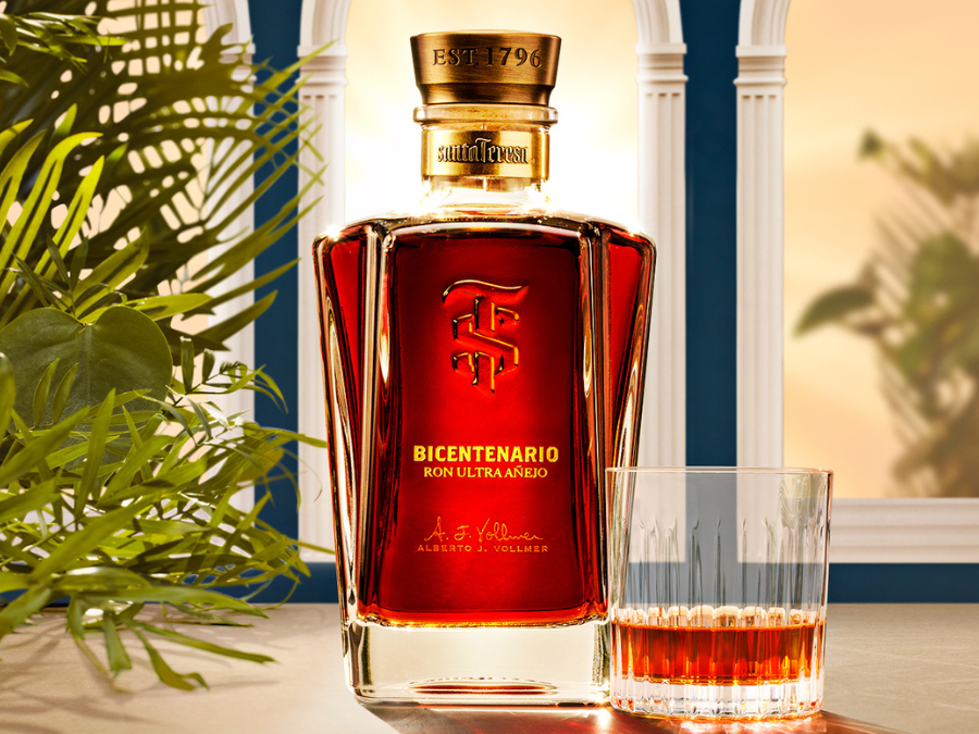 Bottle of Santa Teresa Bicentenario Ron Ultra Añejo