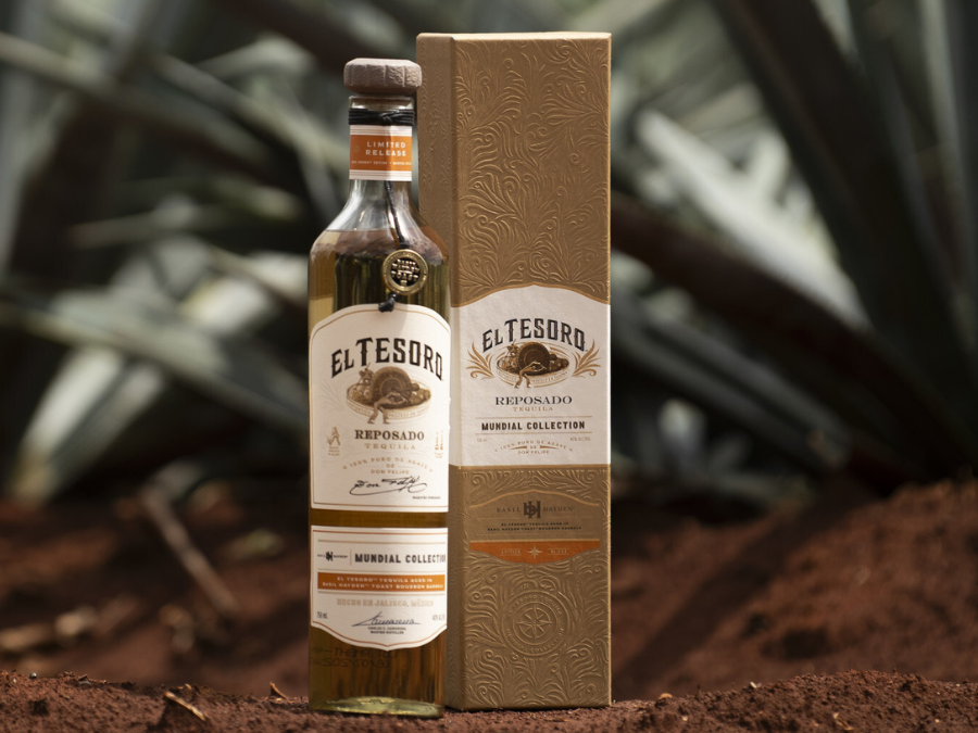 Bottle of and box for El Tesoro Mundial: Basil Hayden Toast