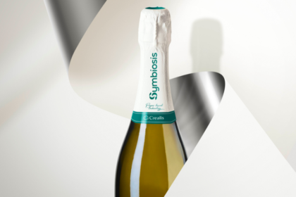 Bottle of sparkling wine featuring the symbiosis paper-based seal