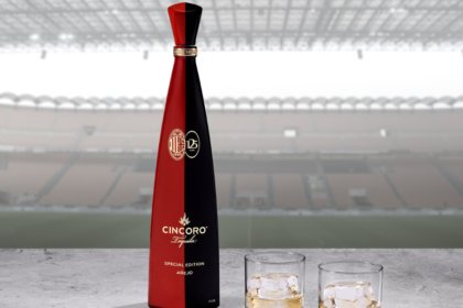 The limited edition Cincoro Añejo x AC Milan bottle