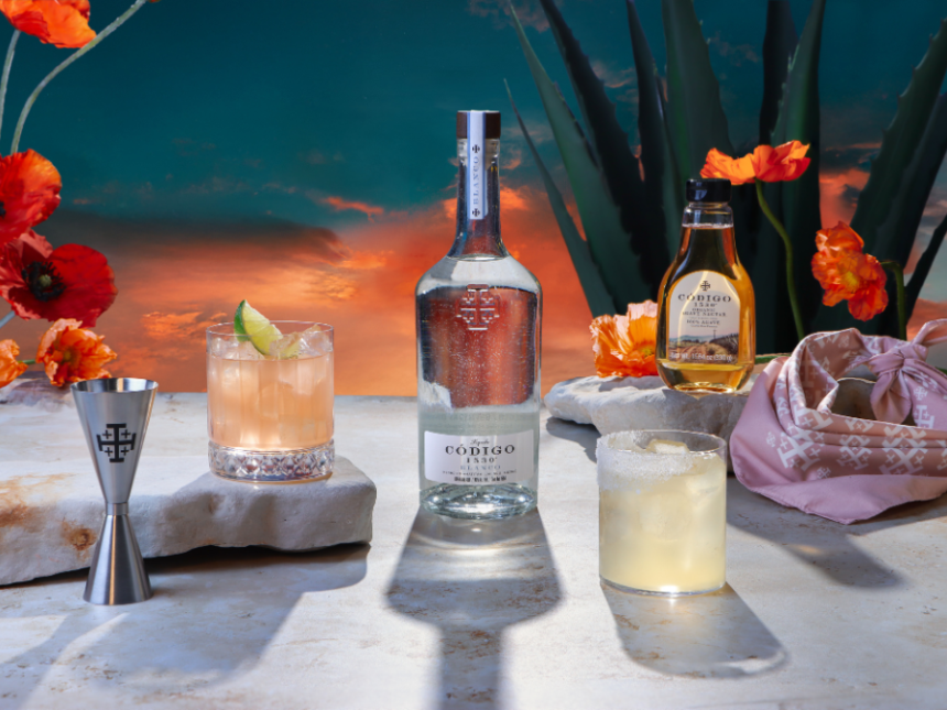 Codigo 1530 bottle next to serves and cocktail kit