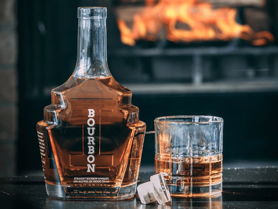 I Bourbon bottle and serve