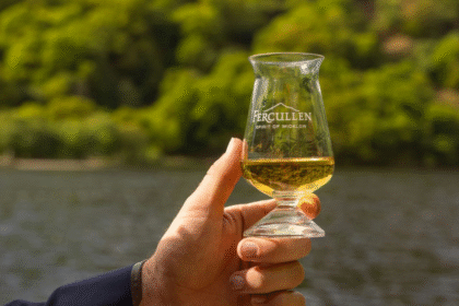 Fercullen whiskey serve