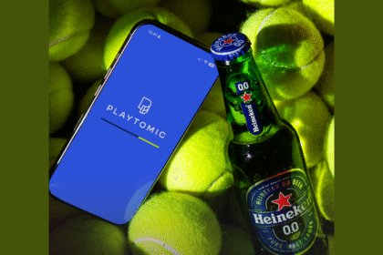 Playtomic on phone with Heineken 0.0 bottle