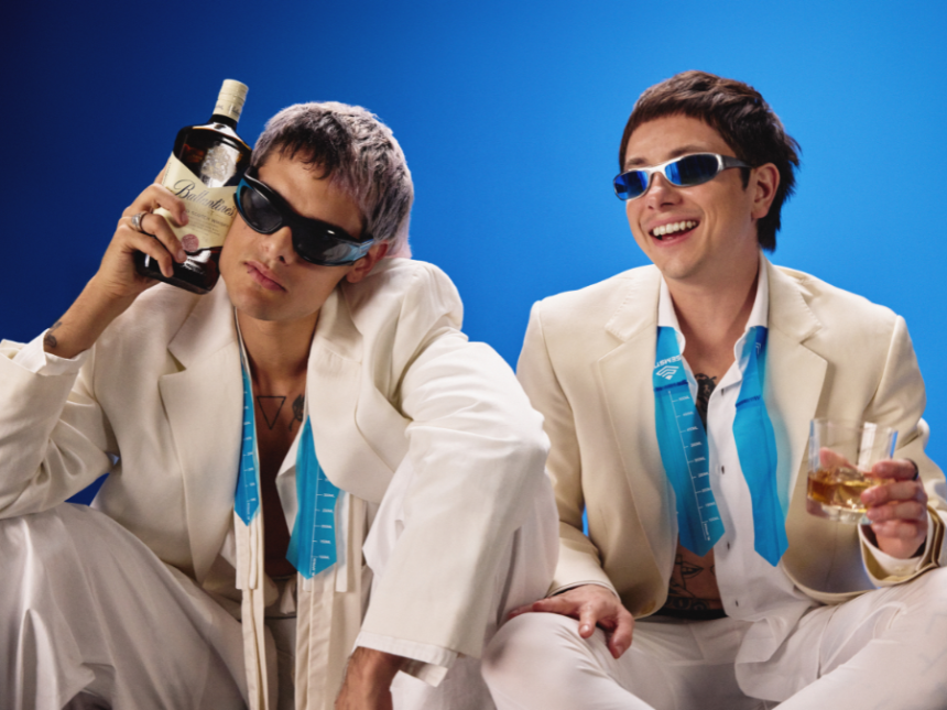 Ca7riel & Paco Amoroso with Ballantine's bottle and glass