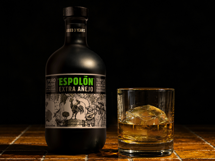 Espolòn Extra Añejo bottle plus serve