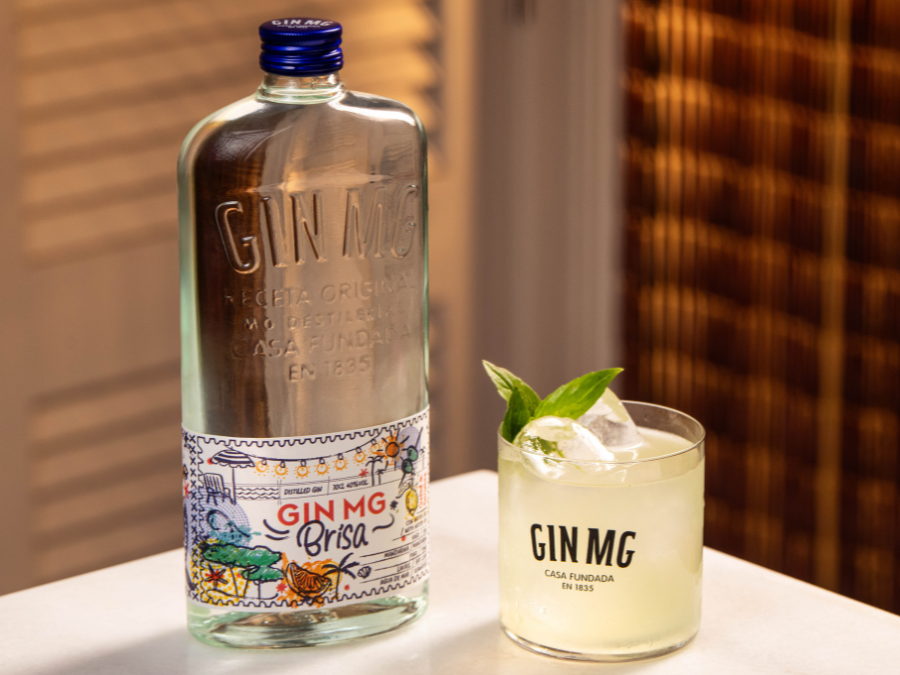 Gin MG Brisa bottle plus serve
