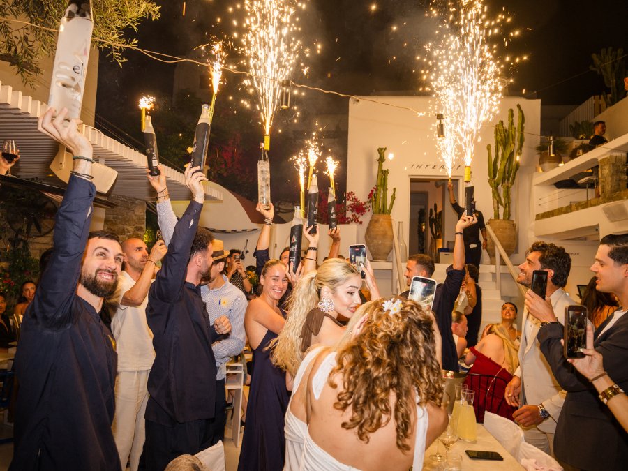 Elit event attendees on Mykonos