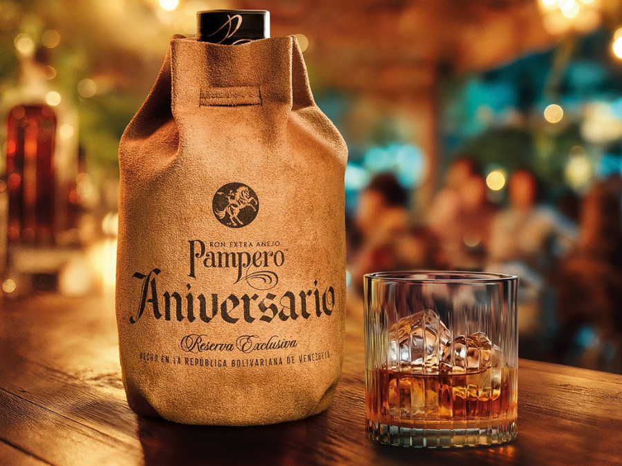 Pampero Aniversario bottle in sack packaging