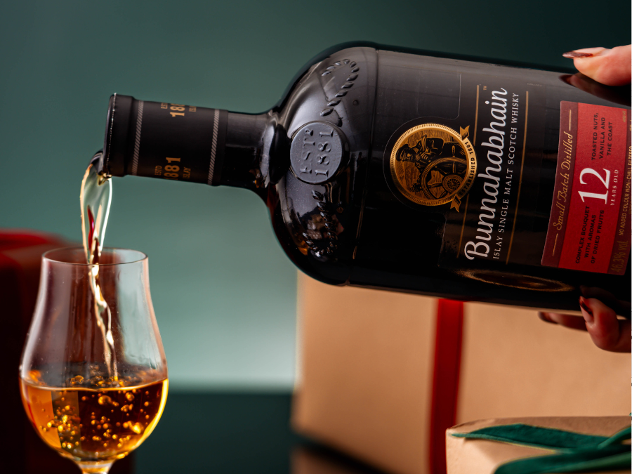 CVH Spirits Bunnahabhain pour